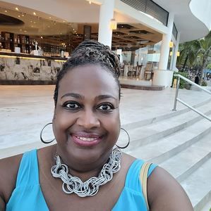 Meet your Posher, Yolanda